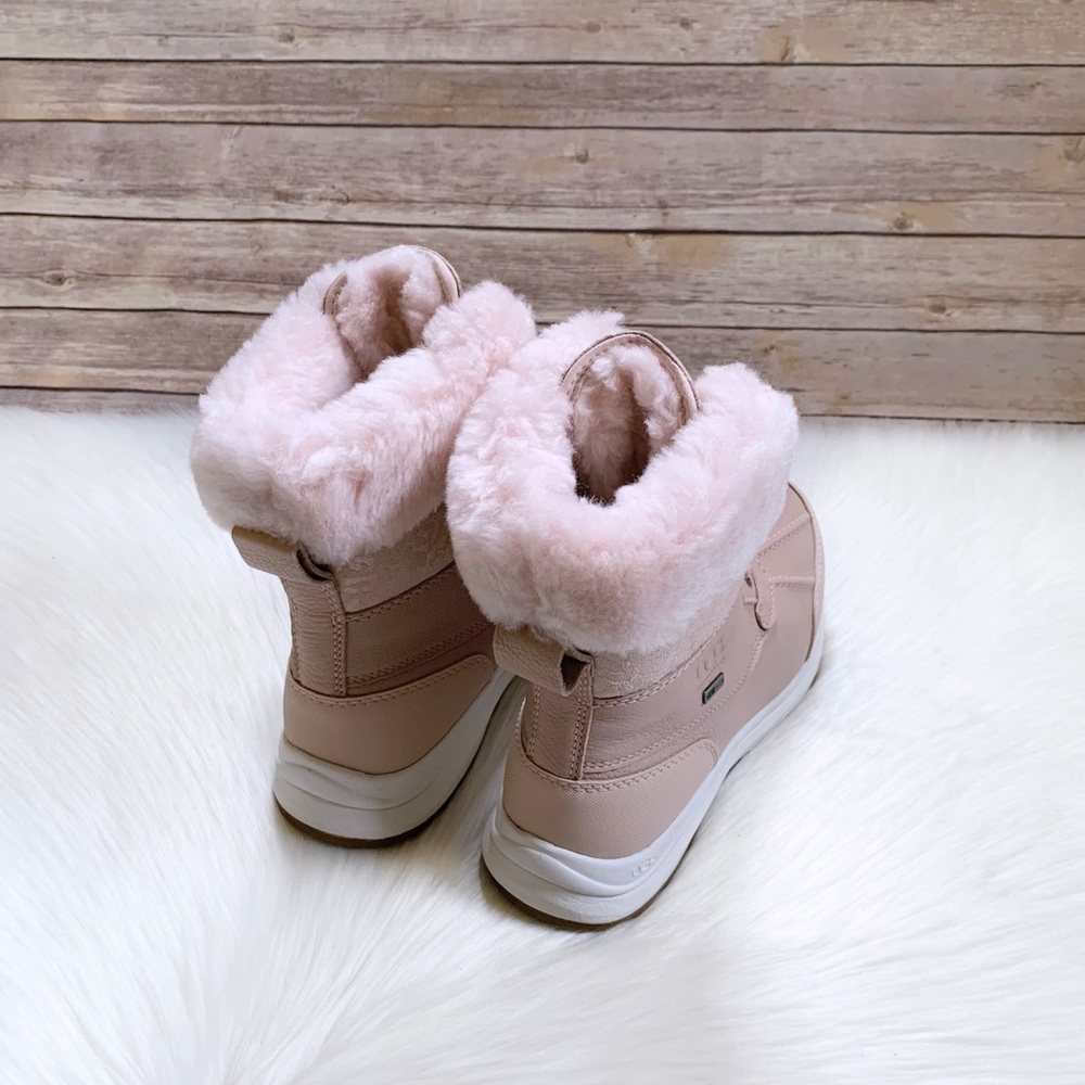 UGG Adirondack III Snow Leopard Quartz Boots - Picture 6 of 9